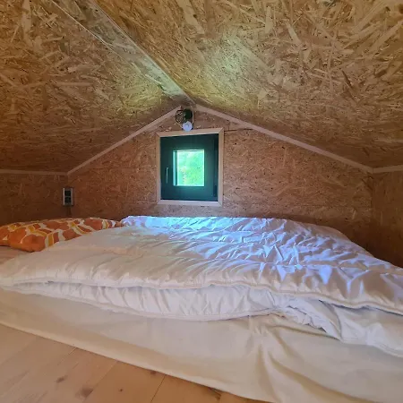 A La Ferme - Hebergements Insolites 캠프장 *