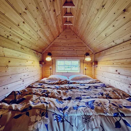 مكان تخييم A La Ferme - Hebergements Insolites *