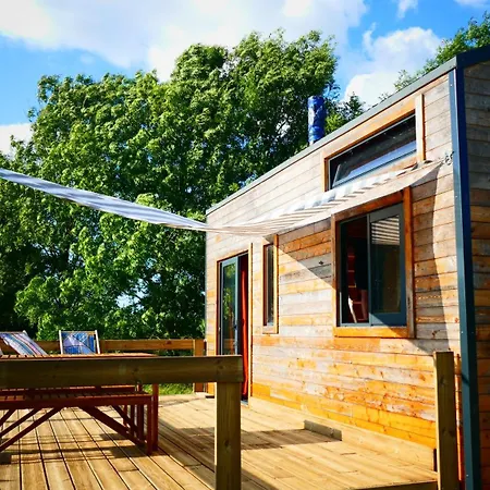 مكان تخييم A La Ferme - Hebergements Insolites *