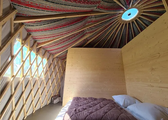 A La Ferme - Hebergements Insolites Kemping Cerisy-la-Forêt